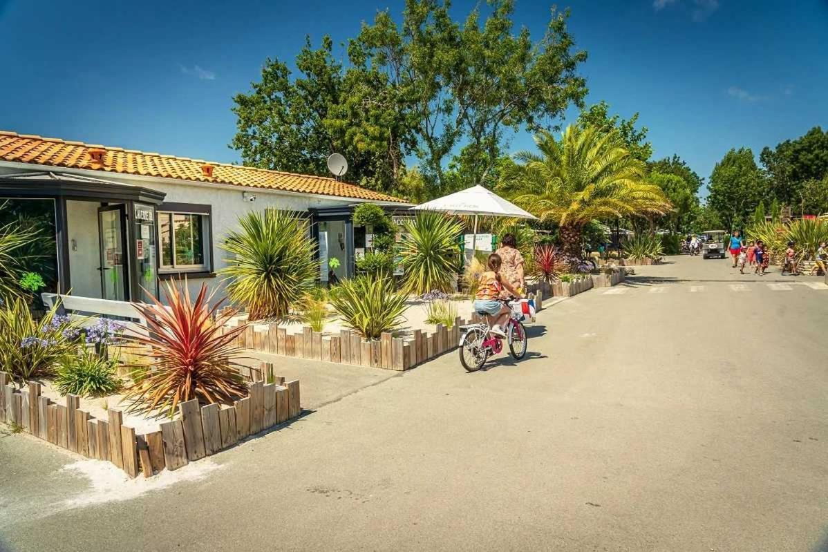 Camping 4 Etoiles - Parc Aquatique - Eei0Fi Saint-Georges-d'Oleron Exterior photo